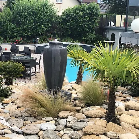 La Piscine 2*
