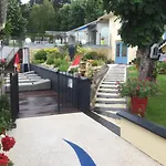 La Piscine Ξενοδοχείο 2*