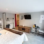 La Piscine 2*