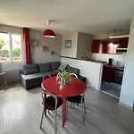 Ξενοδοχείο La Piscine 2*