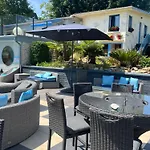 La Piscine 2*