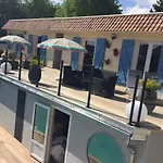 La Piscine Ξενοδοχείο 2*