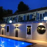 La Piscine Ξενοδοχείο