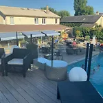 La Piscine Ξενοδοχείο 2*