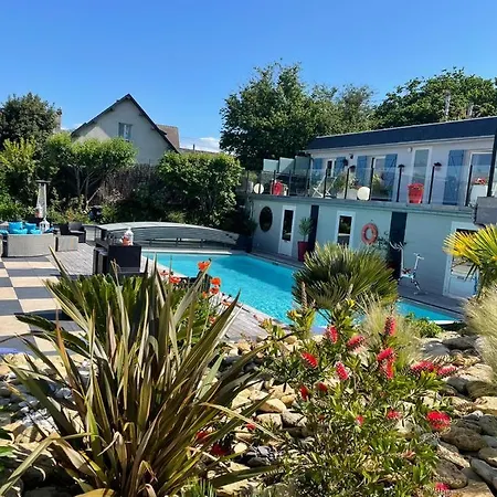 La Piscine Hotel