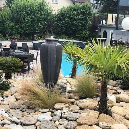 La Piscine 2*