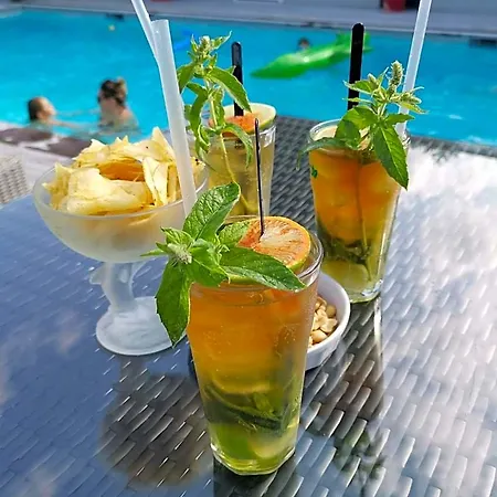 La Piscine Hotel 2*