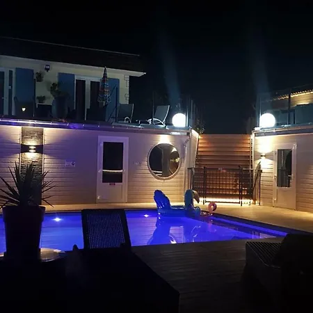 La Piscine