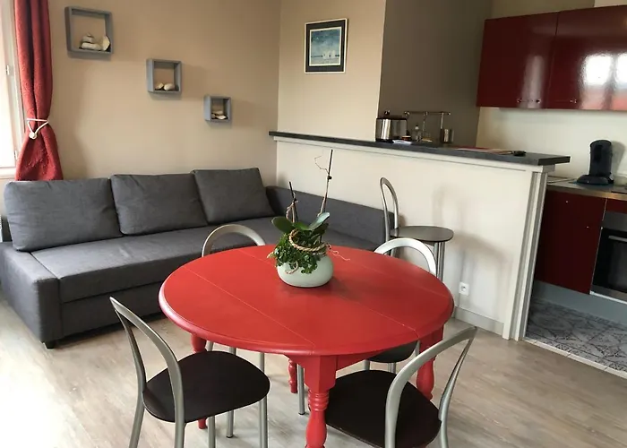 La Piscine Hotell 2*