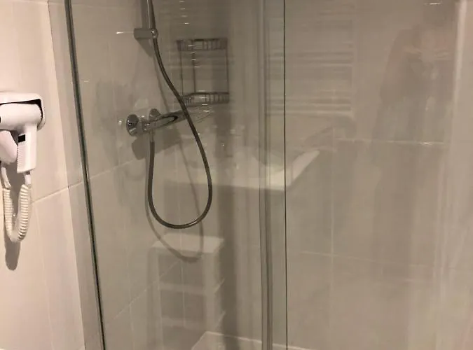 La Piscine Hotell 2*